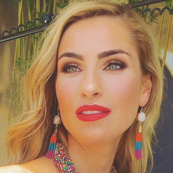 Meet your Posher, Maura - Picture 1 of 1